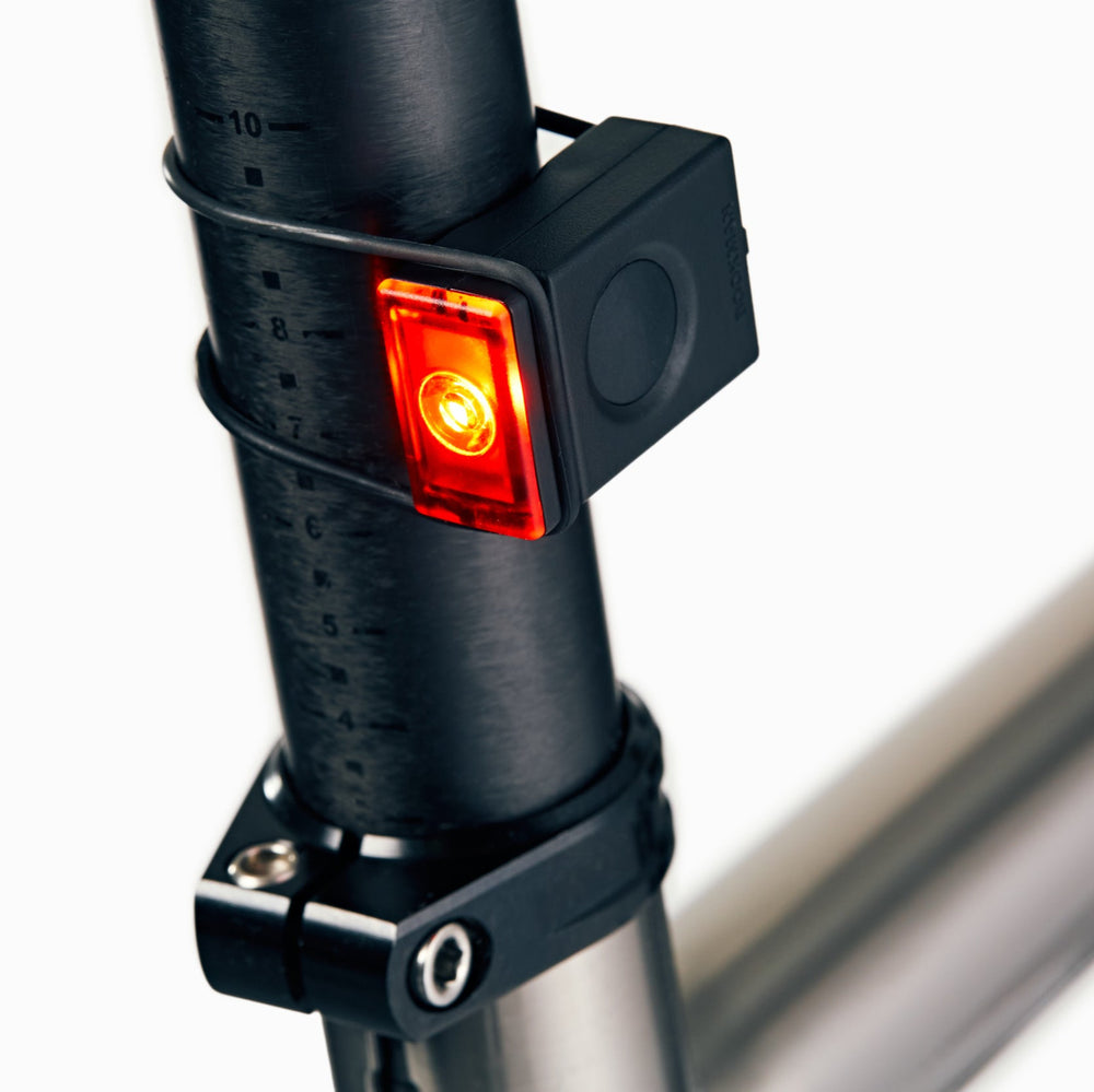 Block Light rear on seatpost with steady light #color_black