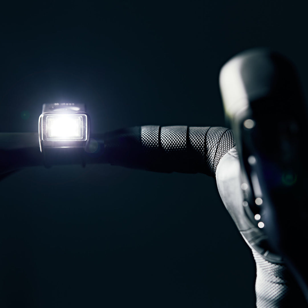 Block Light Front close up on handlebar #color_black