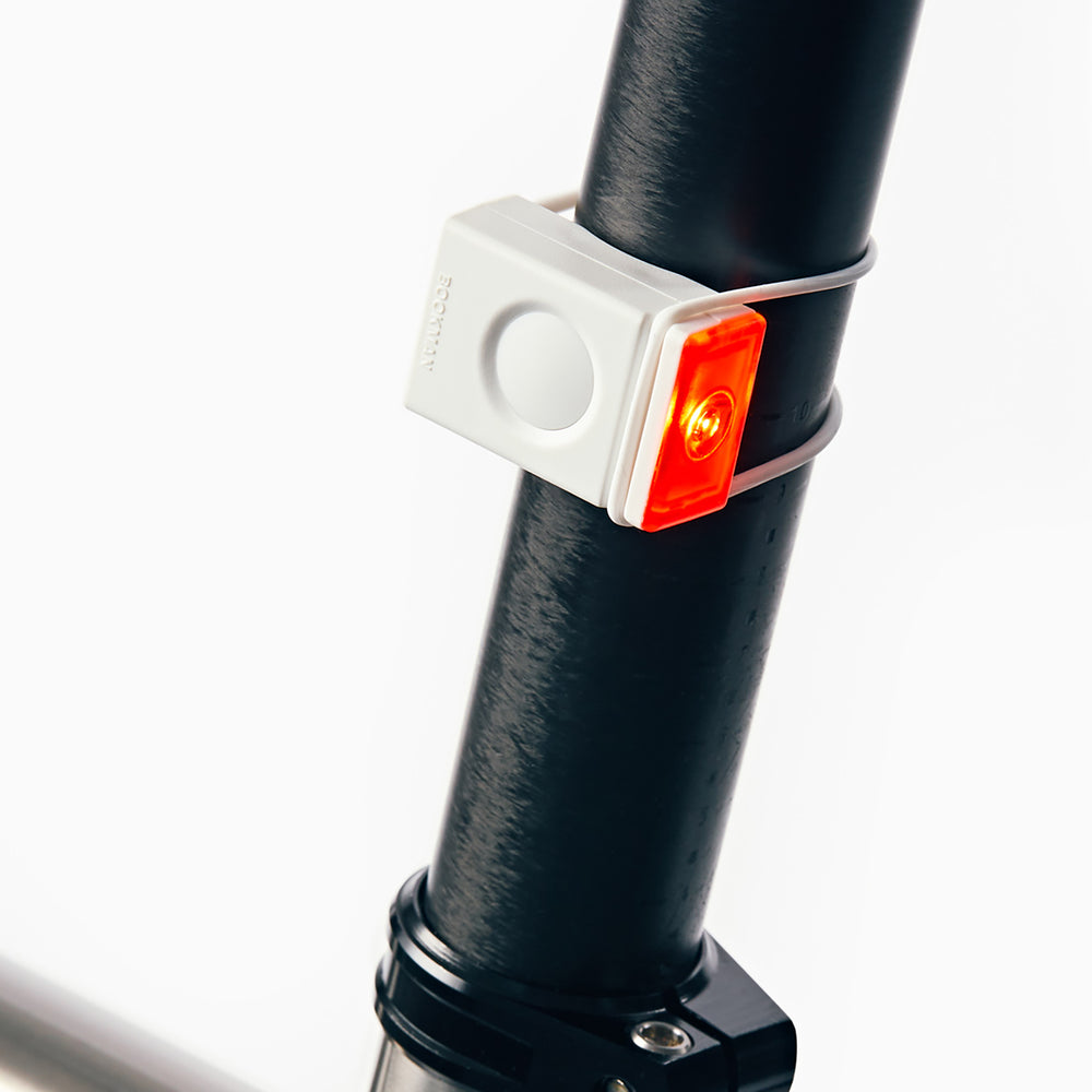 Block Light Rear bike light on bike #color_white