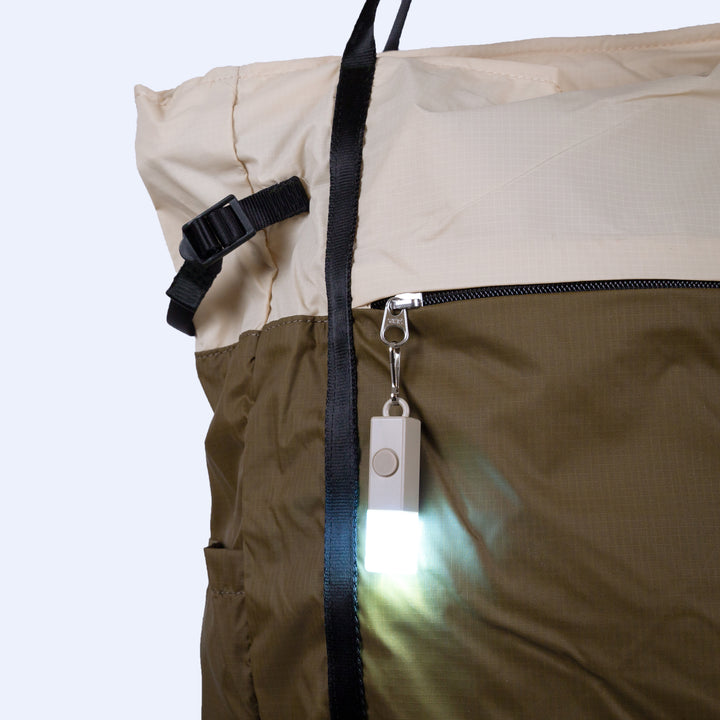 Lightstick zipper light on bag#color_sand-gray
